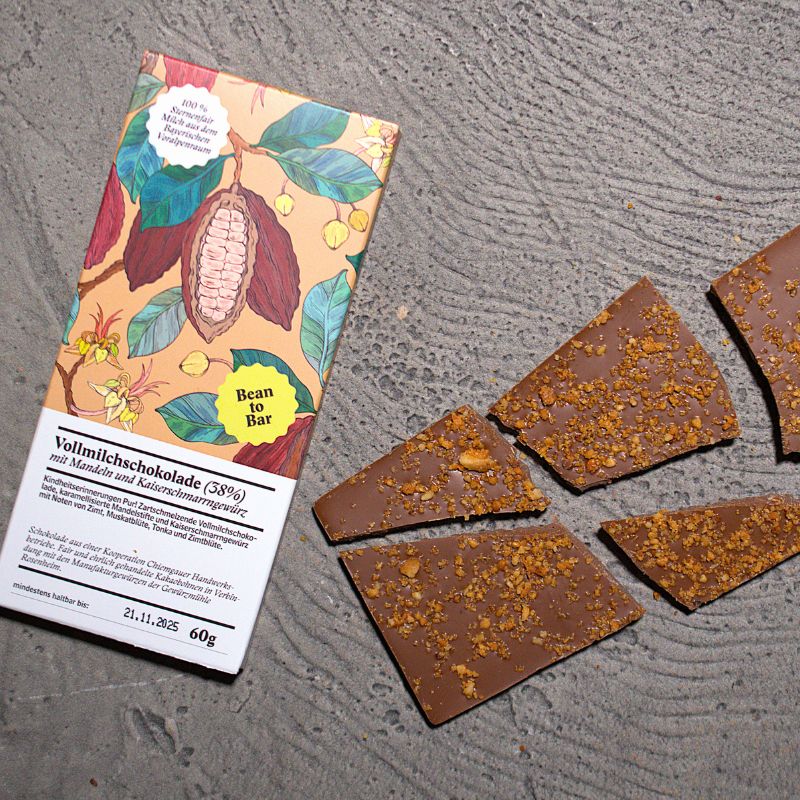 Vollmilchschokolade (35%) mit Mandel & Kaiserschmarrngewürzen