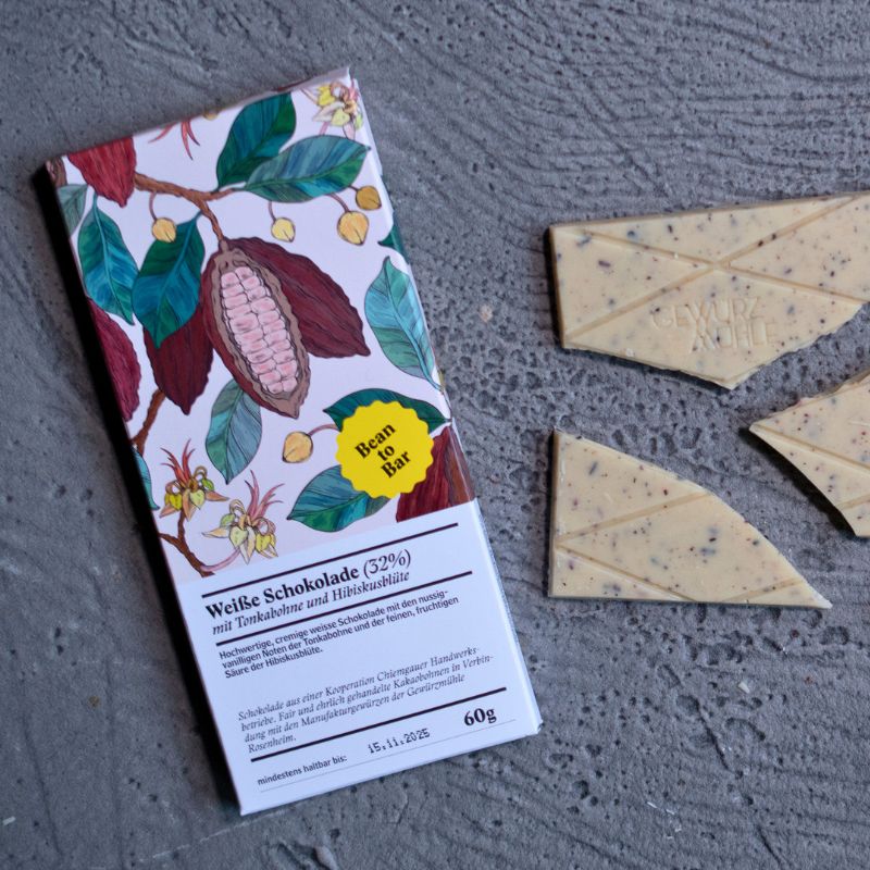 Weiße Schokolade (32%) mit Tonkabohne & Hibiskusblüte