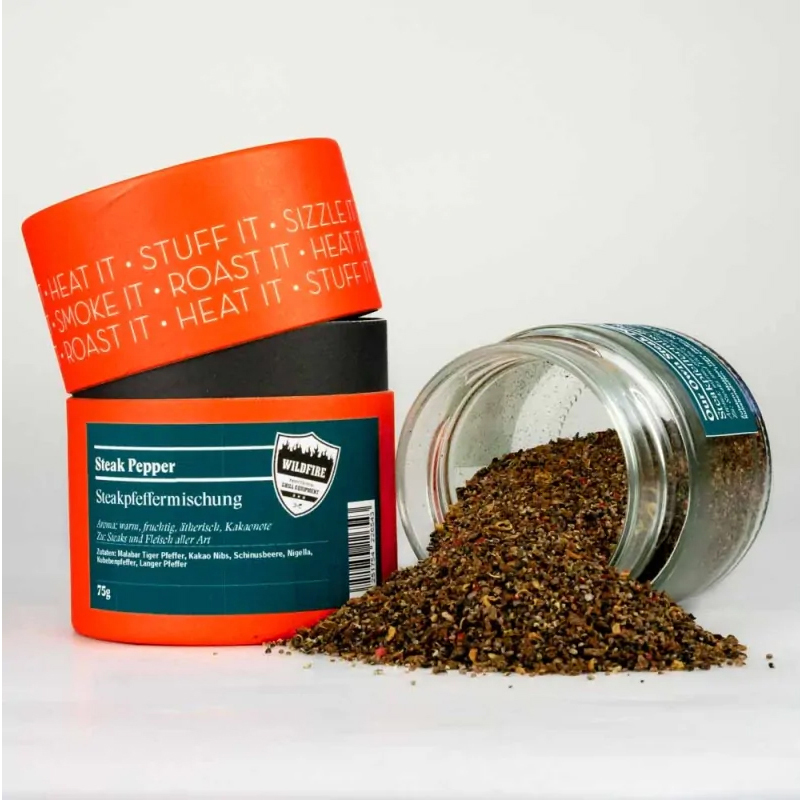 Steak pepper ..... – offenes Gewürzglas mit oranger Gewürzdose daneben