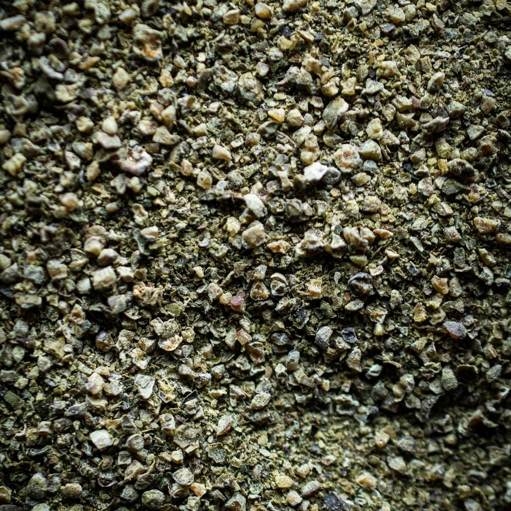 Detailaufnahme Pfeffer grn, geschrotet