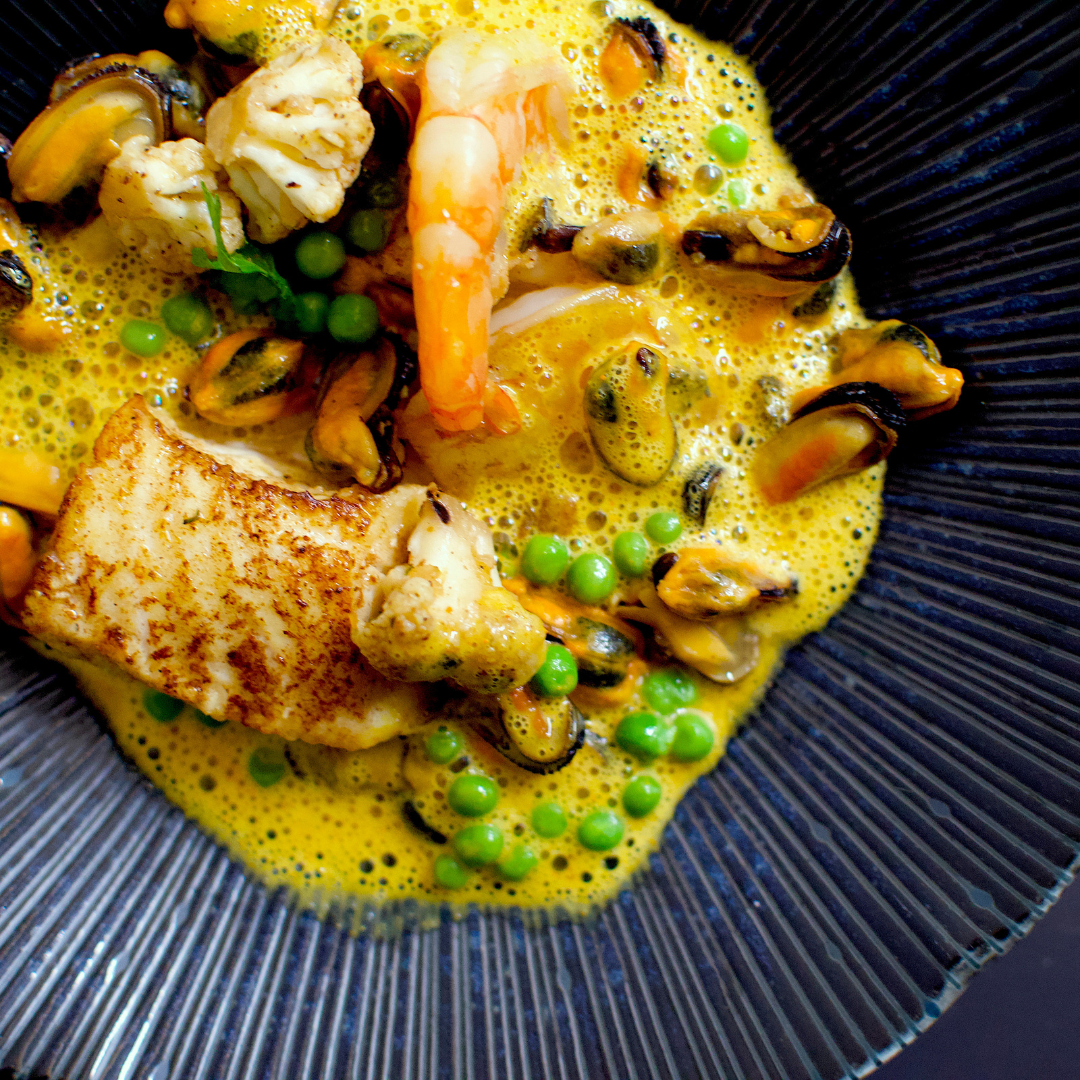 Nahaufnahme von Thai Curry Gericht in einem Teller