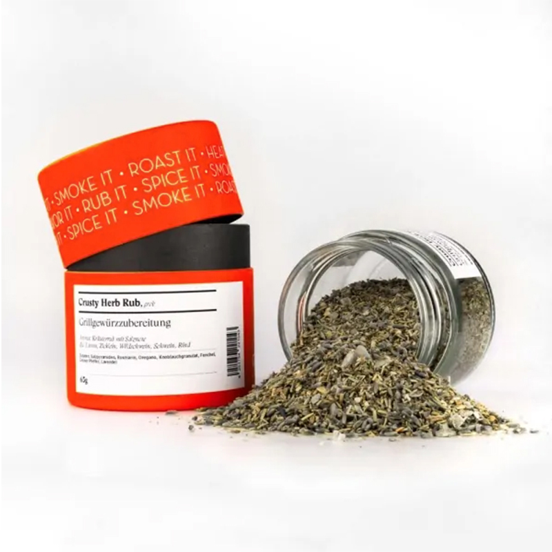 Crusty herb rub – offenes Gewürzglas mit oranger Gewürzdose daneben