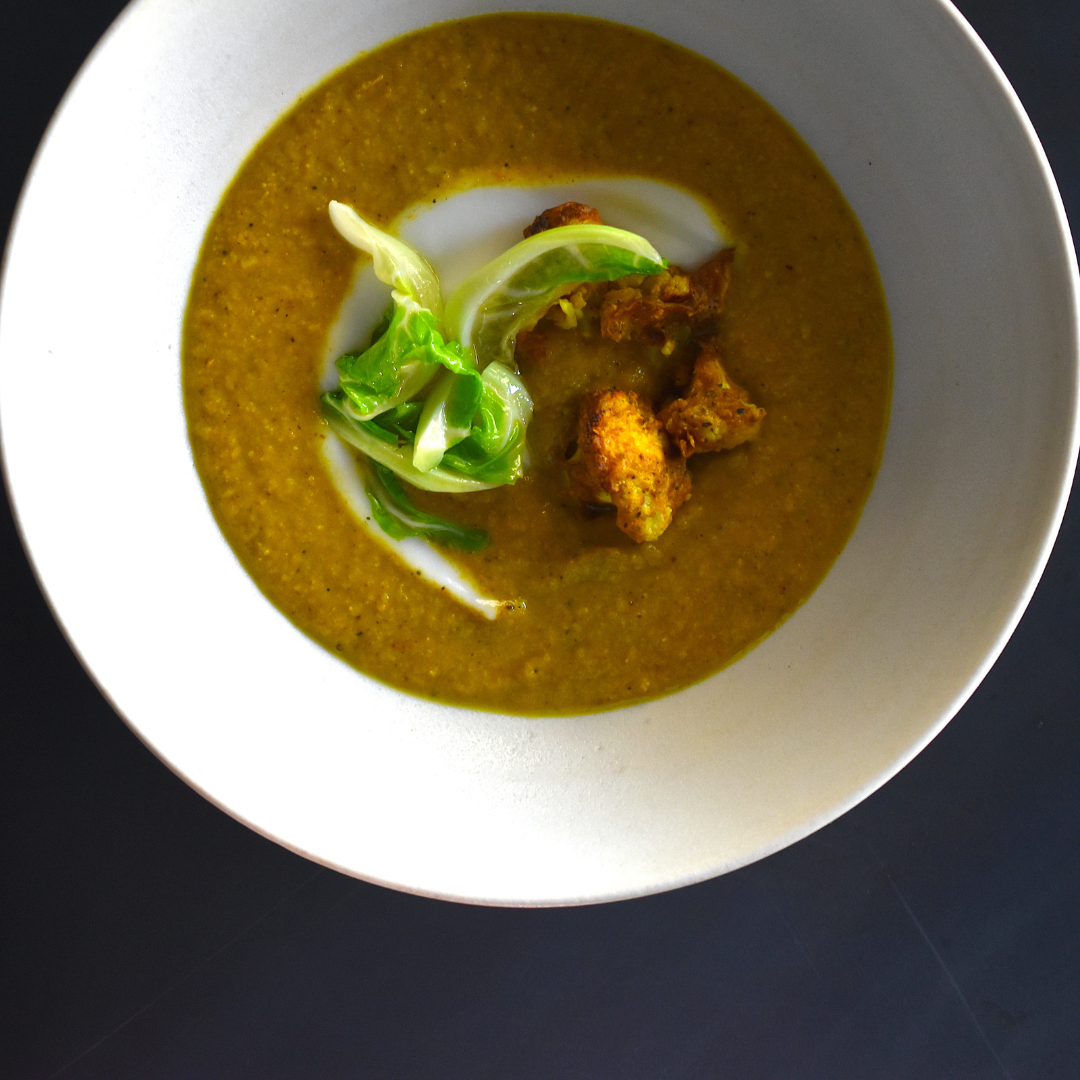 Blumenkohlsuppe, geröstet mit Orient Curry gewürzt