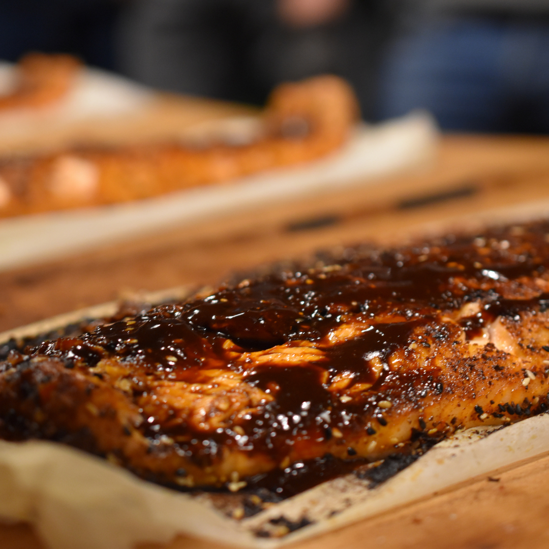 Flammlachs gewürzt mit der Sauce, Szechuan Teriyaki Sauce